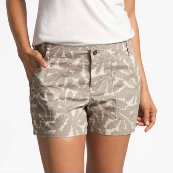 The North Face Camo Shorts Standard Fit, Size 10 New with Tag - Picture 9 of 9